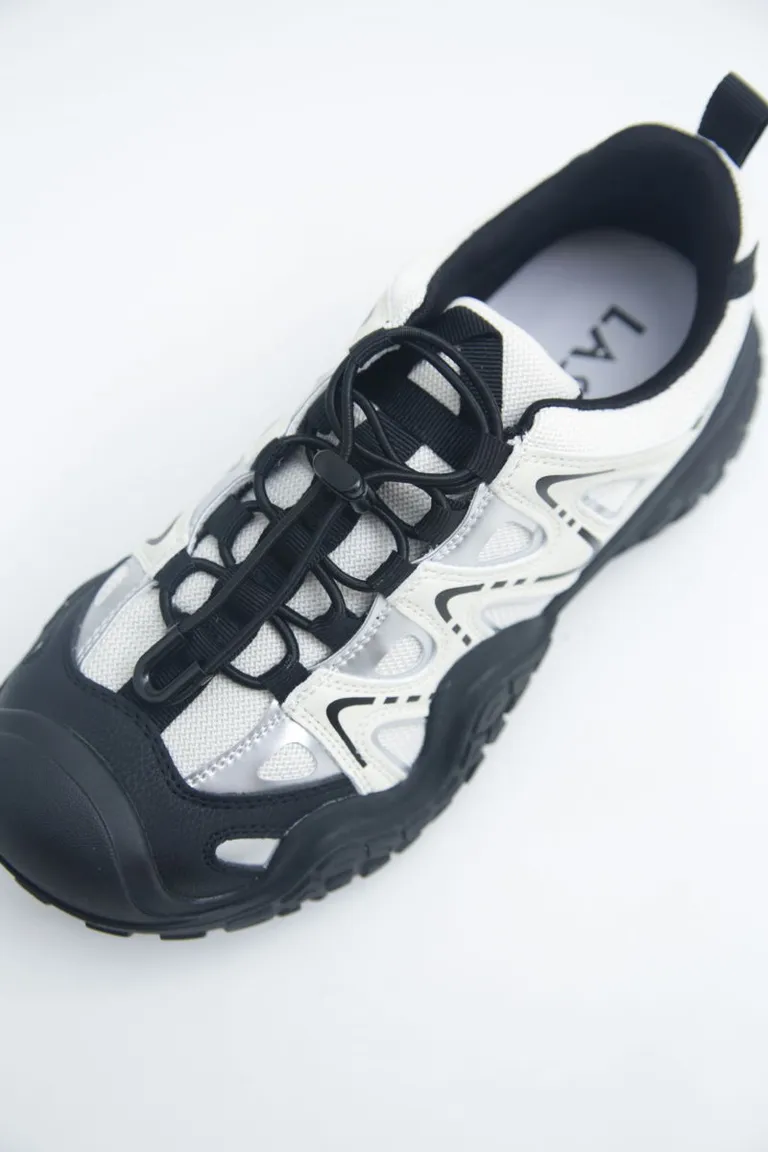 Zapatillas deportivas de estilo trekking en diseño urbano y moderno para uso diario de Las Pepas en Zapatillas para argentina