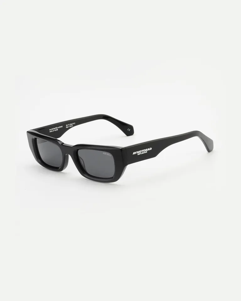 Gafas de sol de acetato negro con lentes polarizadas y patillas ajustables de Ay Not Dead en Anteojos para argentina