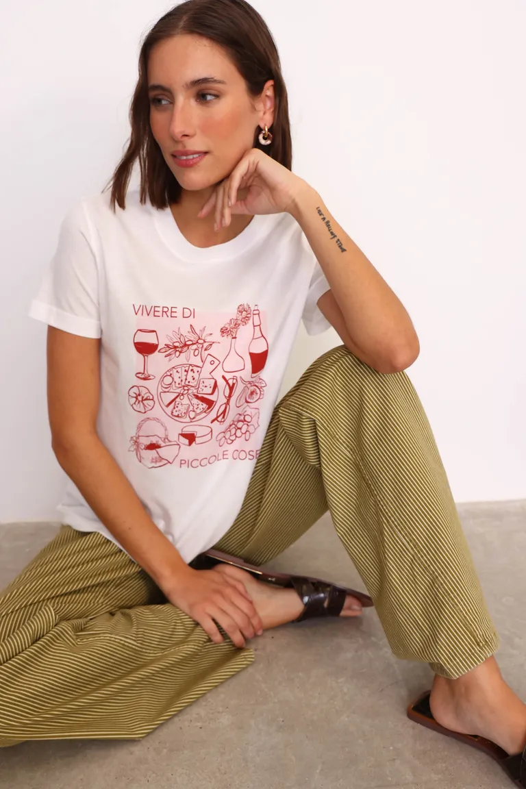 Remera blanca con estampa gráfica para mujer - Pequeños Placeres de Yagmour en Remeras para argentina