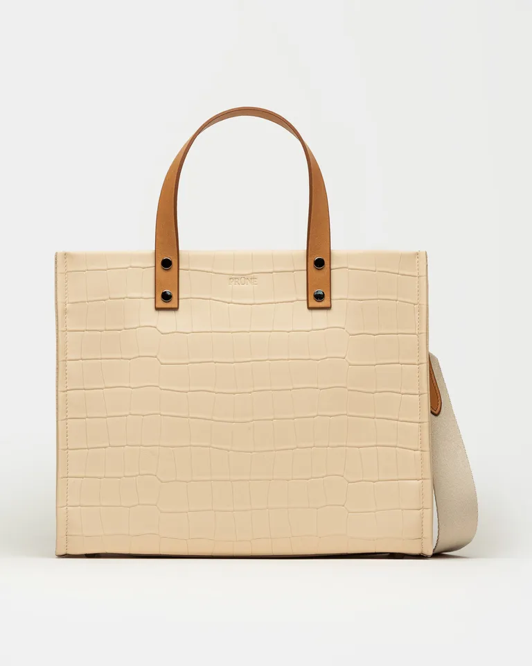 Cartera de mano capri en acabado croco mate, práctica y moderna para uso diario de Prüne en Bolsos y Carteras para argentina