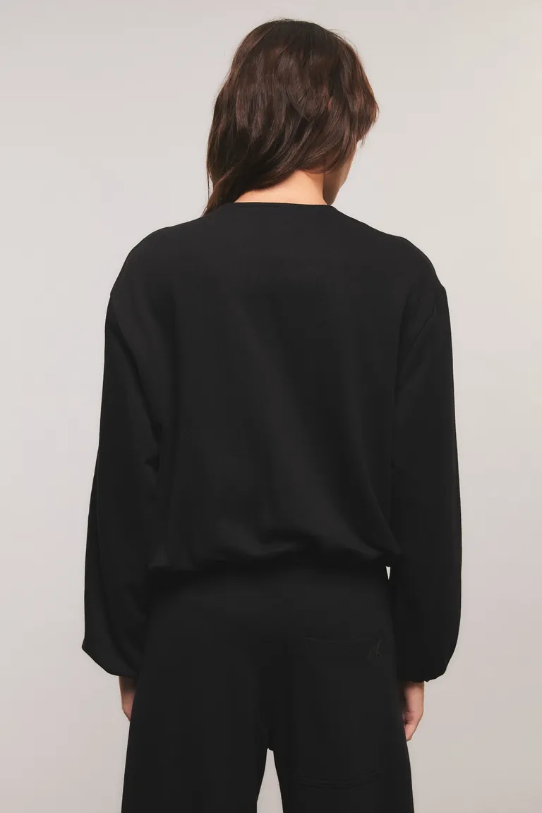 Campera de calce regular con cierre frontal y bordado de marca de Kosiuko en Chaquetas para argentina