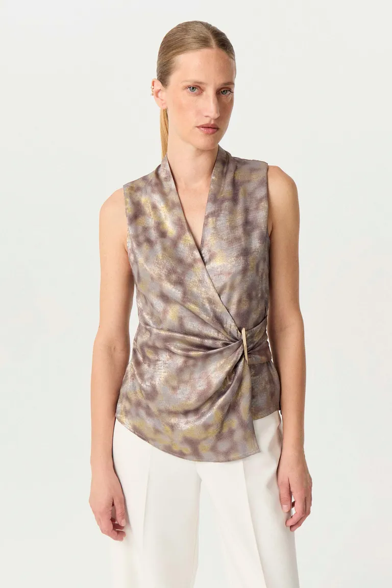 Blusa de seda estampada con drapeado en la cintura y escote en V de Markova en Blusas para argentina