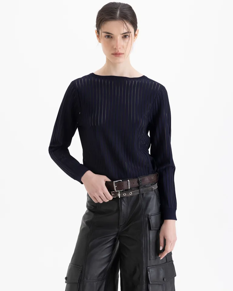 Sweater de tejido liviano con diseño de rayas y escote profundo en espalda de Jazmin Chebar en Buzos y Sweaters para argentina