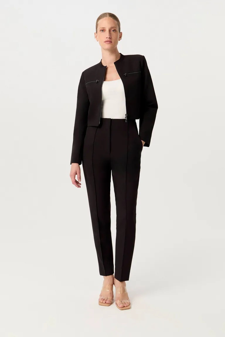 Pantalón de tiro alto y pierna slim, un básico atemporal para tu armario de Markova en Pantalones para argentina