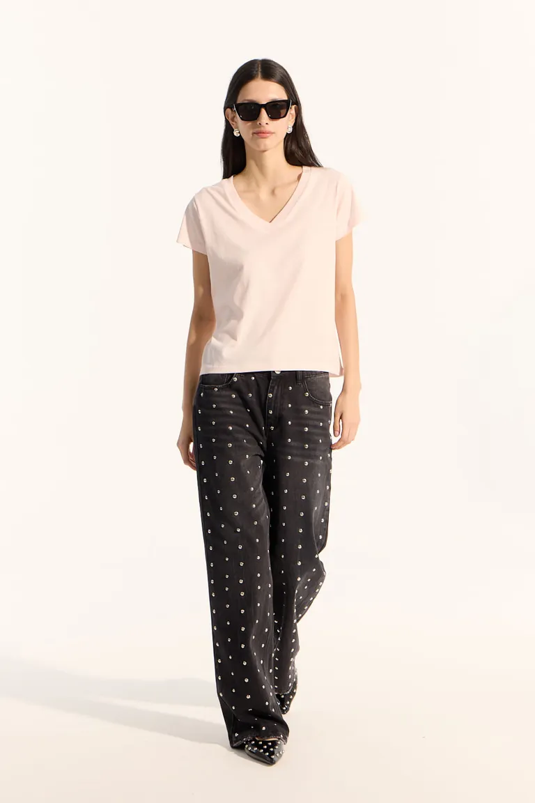 Remera básica de mujer con escote en V y manga corta, confeccionada en algodón premium de Portsaid en Remeras para argentina