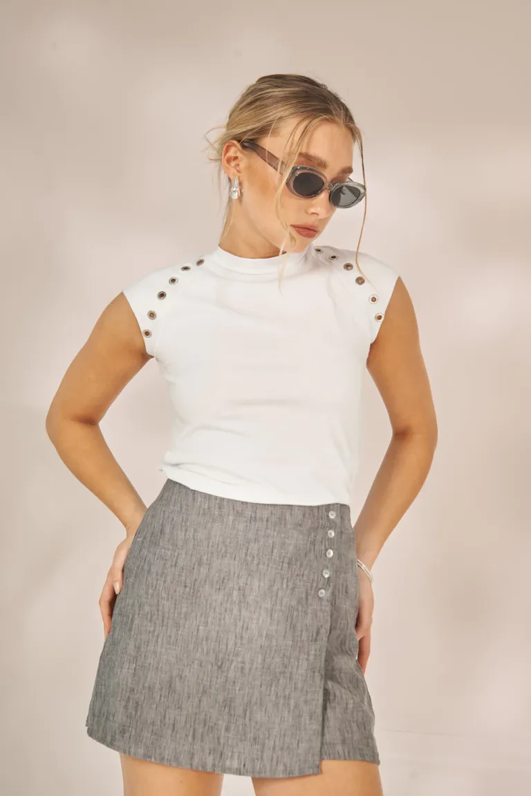 Remera de cuello alto con detalles decorativos para mujer de Apricot en Remeras para argentina