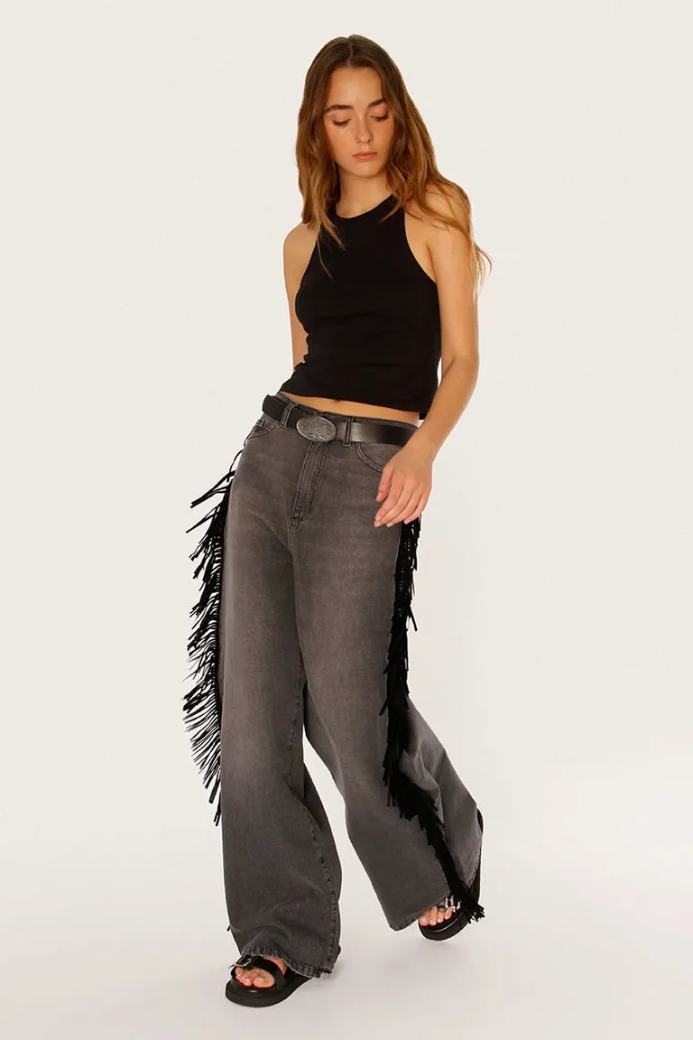 Pantalón de jean de pierna ancha con flecos y detalles en negro de Sofia Sarkany en Pantalones para argentina