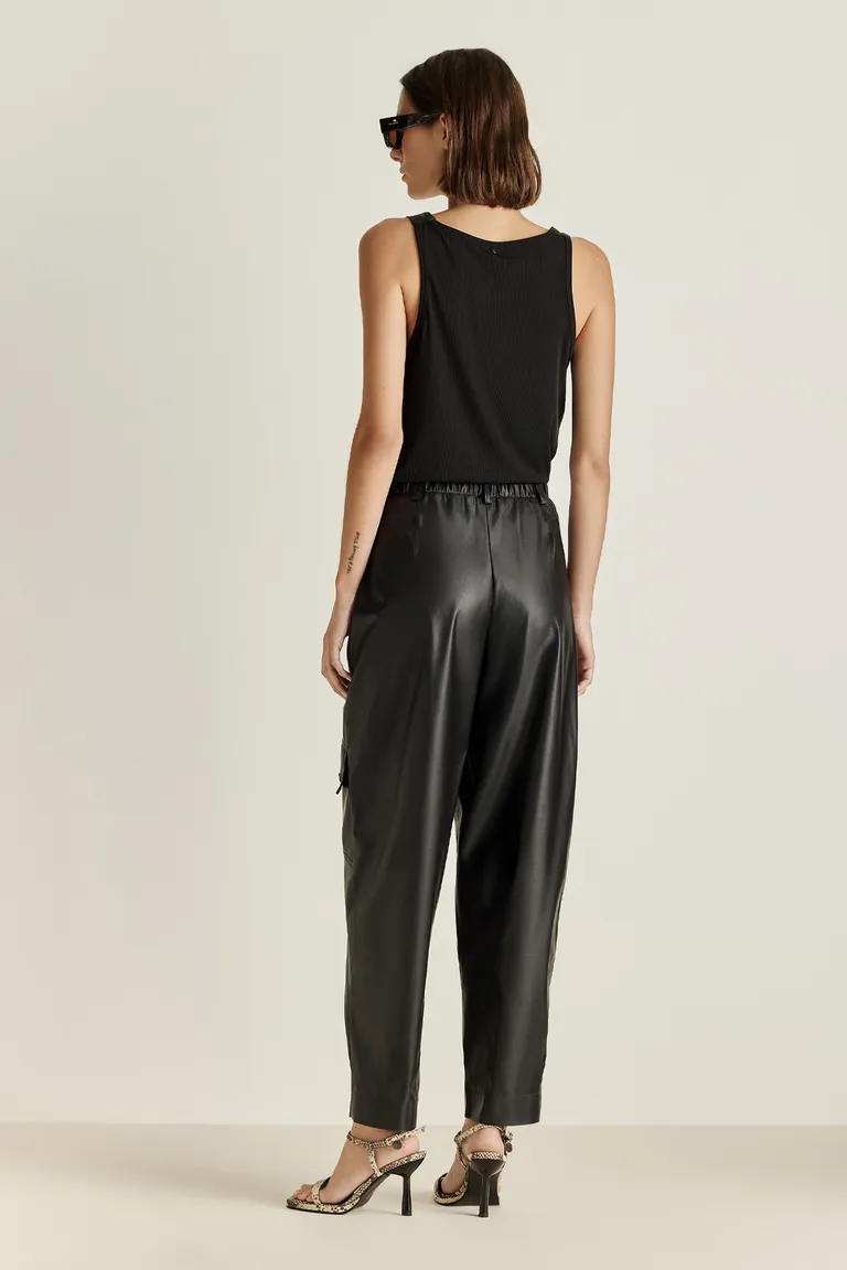 Pantalón de corte relajado y detalles metálicos exclusivos de la colección de verano de Tucci en Pantalones para argentina