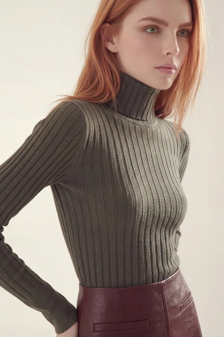 Remera manga larga de cuello alto y textura acanalada con corte ajustado al cuerpo de Akiabara en Buzos y Sweaters para argentina