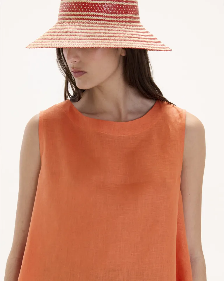 Top sin mangas en lino con corte en evasé y escote redondo de Blue Sheep en Tops para argentina