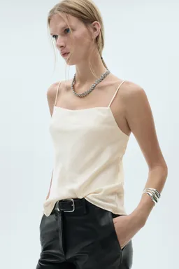 Top satinado con tirantes de Mango en Tops para argentina
