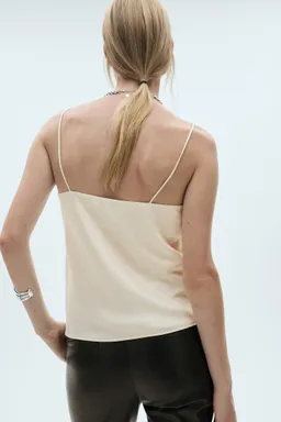 Top satinado con tirantes de Mango en Tops para argentina