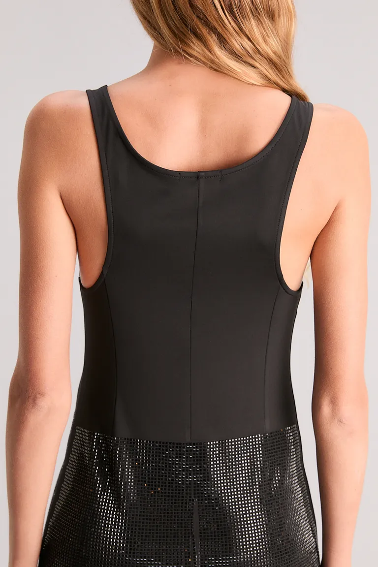 Vestido de noche de corte slim con escote en U y detalles de hotfix en la parte inferior de Kosiuko en Vestidos para argentina