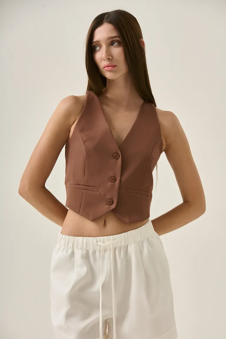 Chaleco entallado de diseño elegante y versátil para mujer de Sweet en Chalecos para argentina