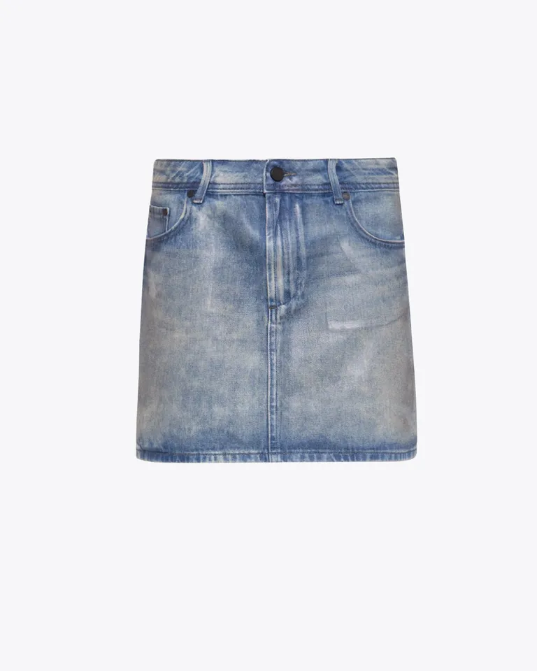 Falda de denim con acabado exclusivo y textura de cuero para un estilo único y urbano de Jazmin Chebar en Faldas para argentina