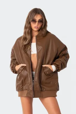 Campera bomber oversize cuero sintético de Edikted en Chaquetas para argentina