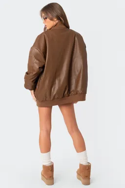 Campera bomber oversize cuero sintético de Edikted en Chaquetas para argentina