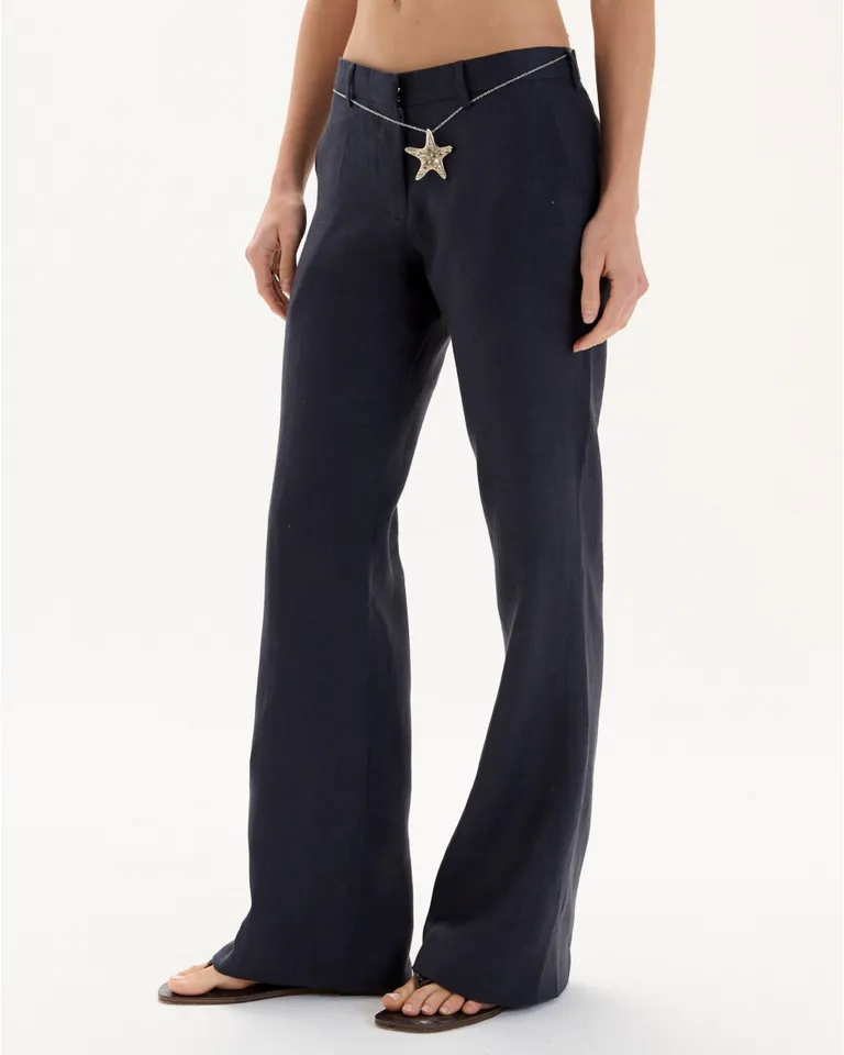 Pantalón John de diseño sastrero en lino con corte ajustado y amplio ruedo de Blue Sheep en Pantalones para argentina