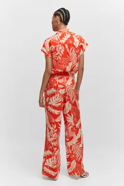 Pantalón fluido estampado de Mango en Pantalones para argentina