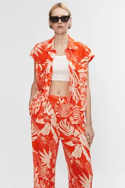 Pantalón fluido estampado de Mango en Pantalones para argentina