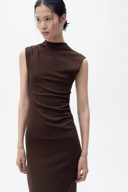 Vestido drapeado cuello perkins de Mango en Vestidos para argentina