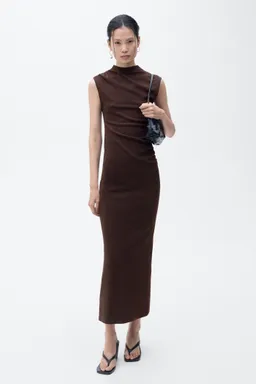 Vestido drapeado cuello perkins de Mango en Vestidos para argentina