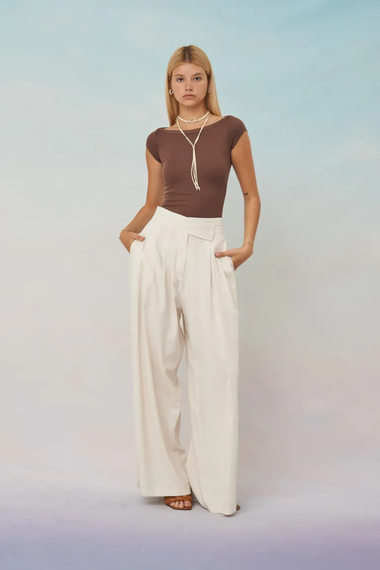 Pantalones blancos rectos y amplios para mujer, diseño moderno y versátil de Apricot en Pantalones para argentina