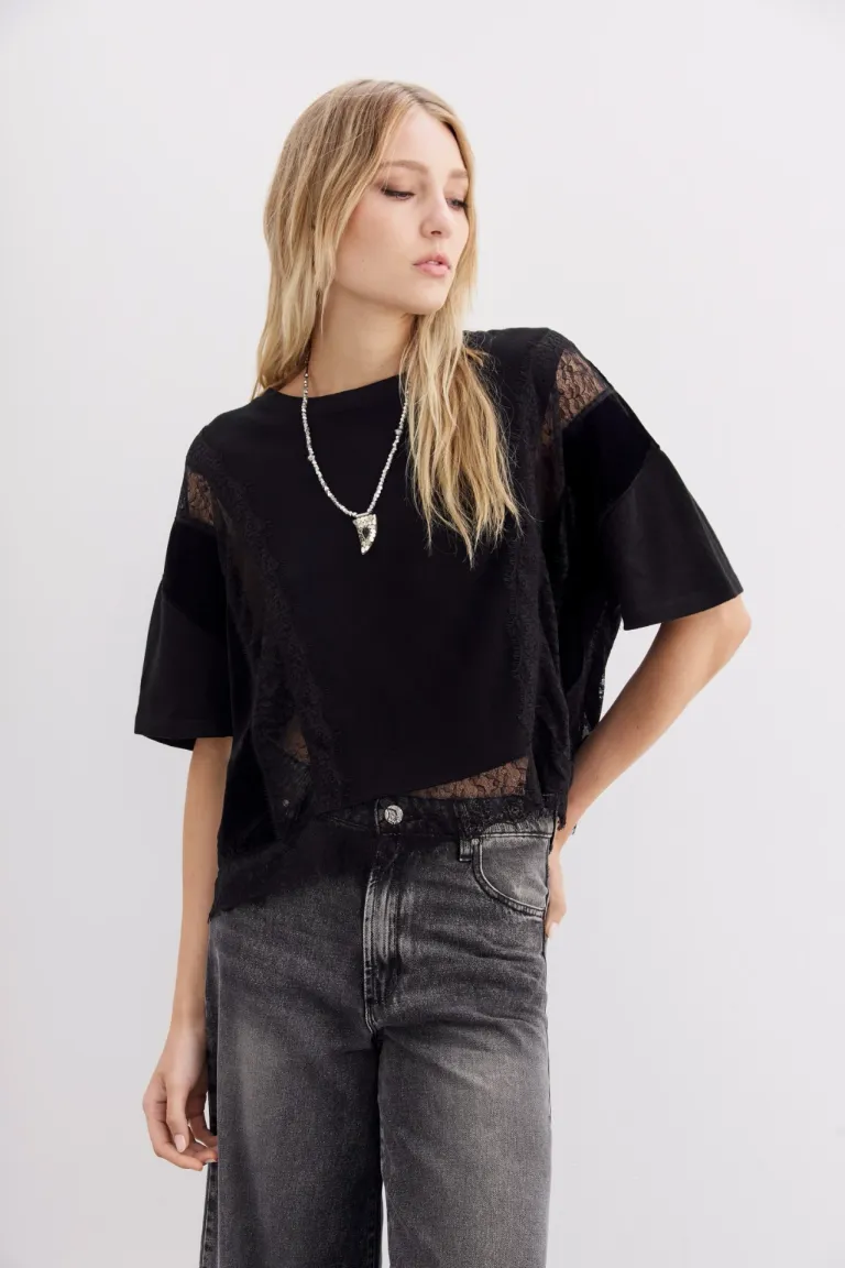 Remera ancha de algodón con detalles de encaje en negro de Rapsodia en Remeras para argentina