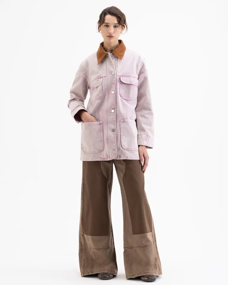 Chaqueta utilitaria con bolsillos frontales, cierre de botones y cuello en contraste de Jazmin Chebar en Chaquetas para argentina