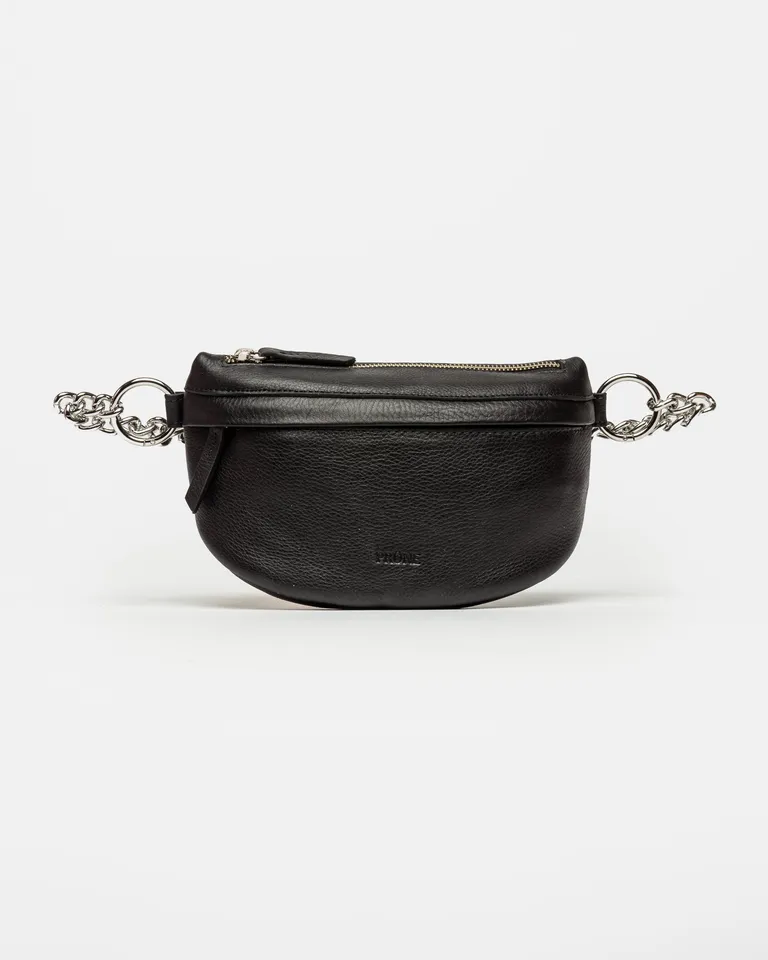 Riñonera de cuero negro con manija combinada de cadena de Prüne en Riñoneras para argentina