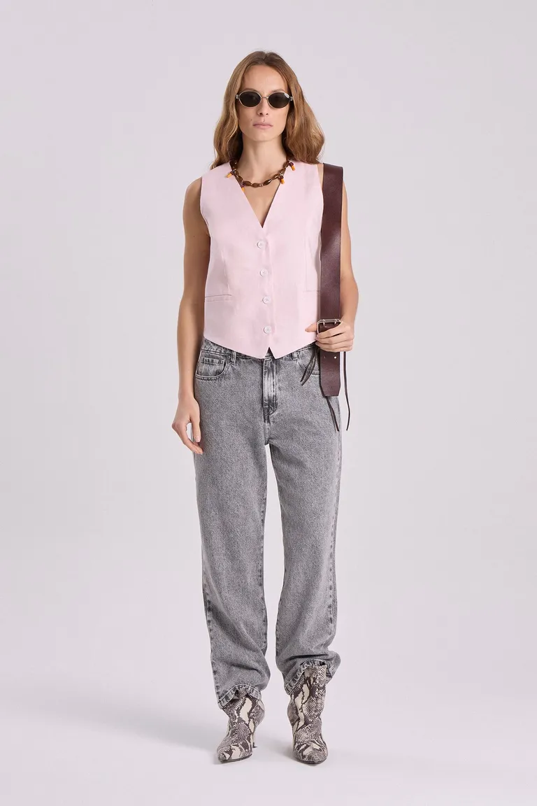 Chaleco de lino rosa con botones a la vista y pinzas de entalle de Maria Cher en Chalecos para argentina