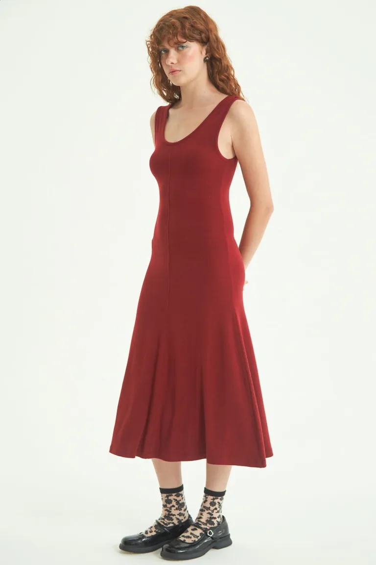 Vestido midi de punto rojo con corte evasé y escote redondo de Las Pepas en Vestidos para argentina