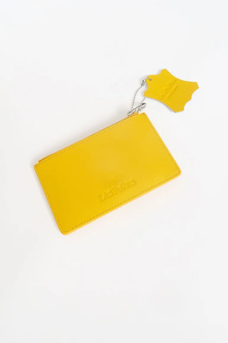 Tarjetero de cuero amarillo, ideal para organizar tus tarjetas y efectivo de Las Pepas en Billeteras y Monederos para argentina