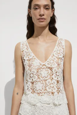 Top crochet con flores de Mango en Tops para argentina