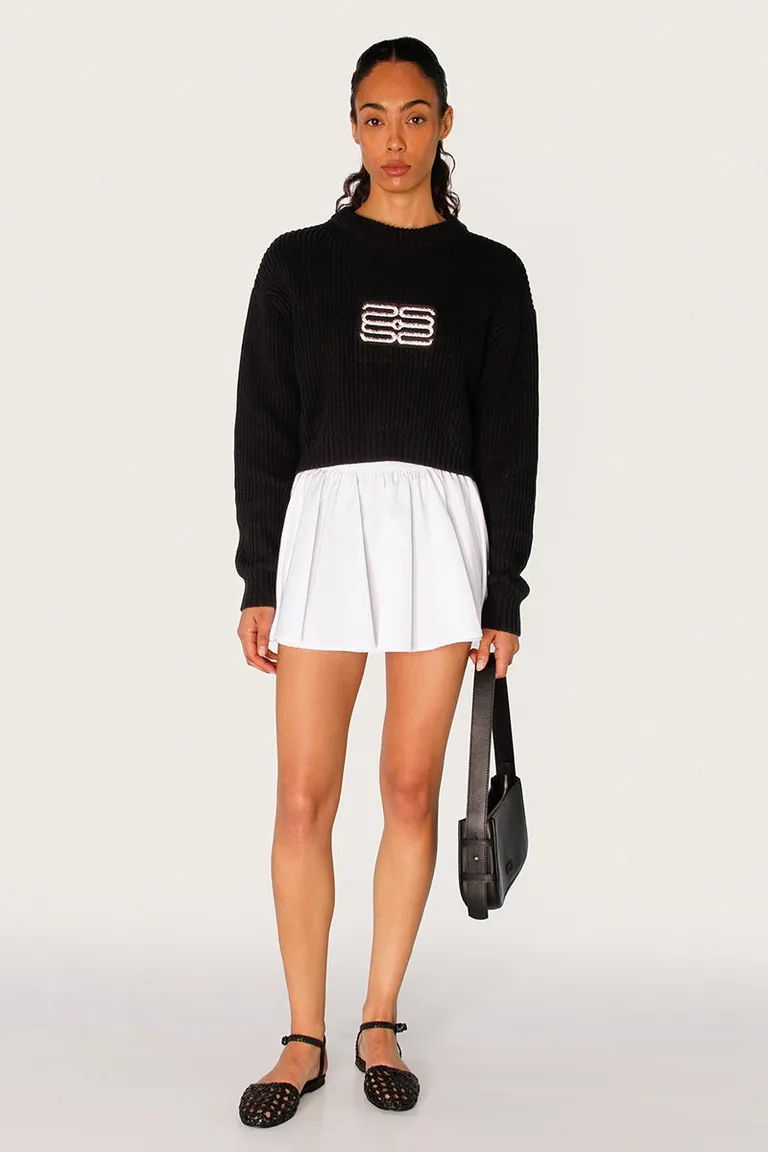 Suéter corto negro tejido con parche decorativo en el centro de Sofia Sarkany en Buzos y Sweaters para argentina