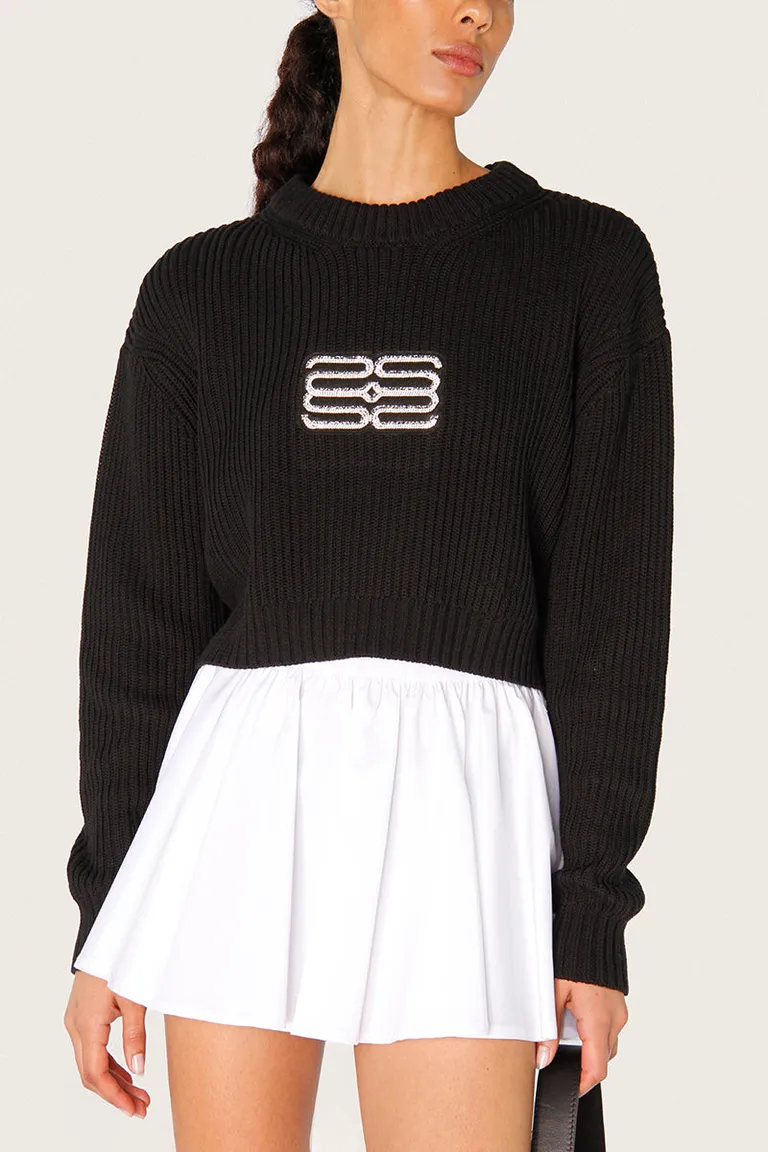 Suéter corto negro tejido con parche decorativo en el centro de Sofia Sarkany en Buzos y Sweaters para argentina