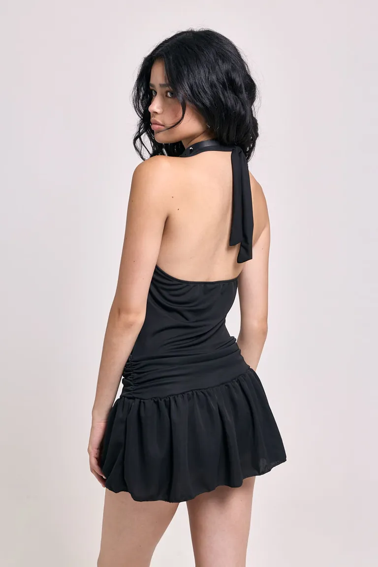 Vestido corto con escote halter frunces laterales y short interno integrado de 47 Street en Vestidos para argentina