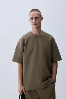 Sudadera manga corta textura de Lefties en Buzos y Sweaters para argentina