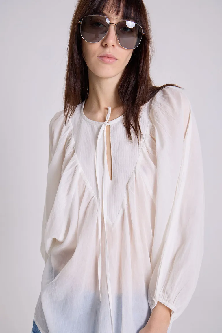 Blusa de algodón voile con pliegues y mangas dolman de Maria Cher en Camisas para argentina