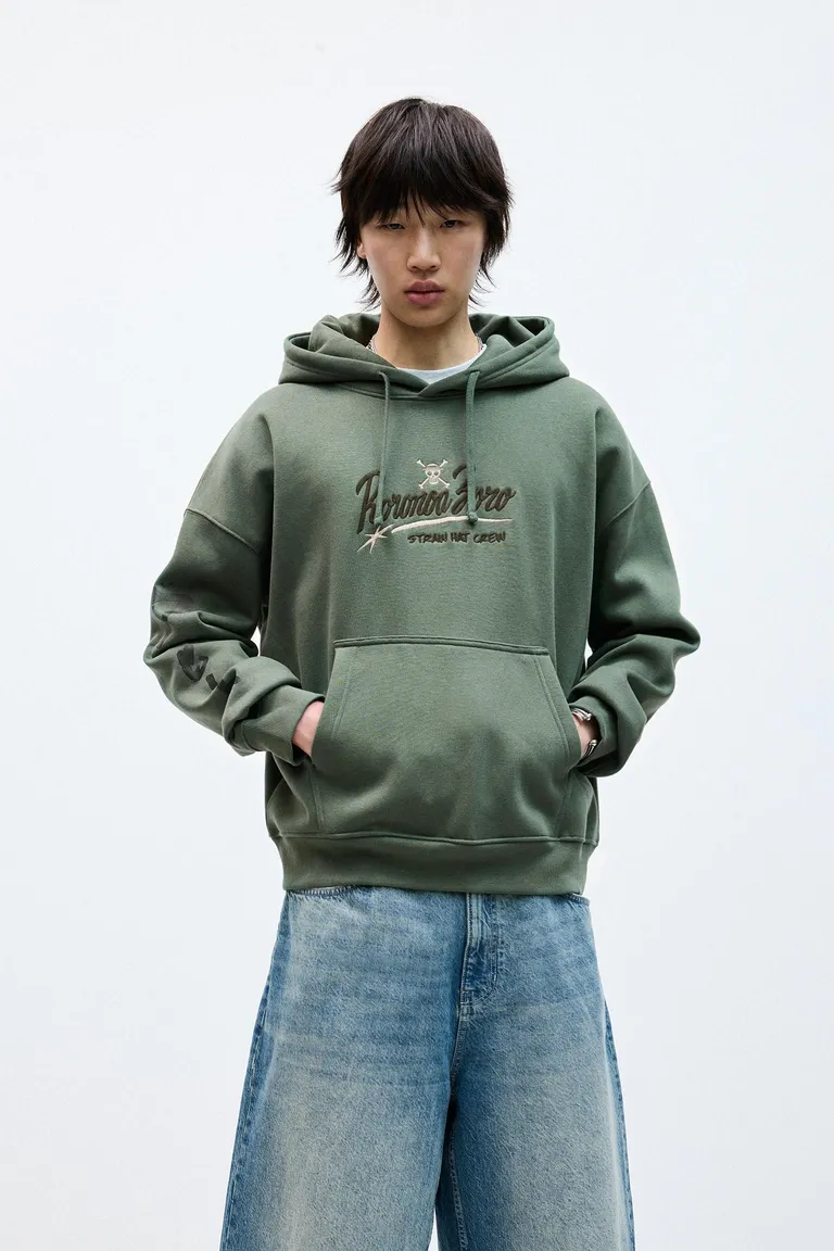 Sudadera one piece zoro capucha de Pull&Bear en Buzos y Sweaters para argentina