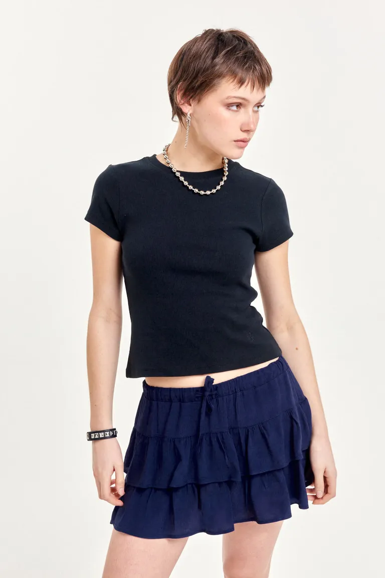 Falda corta de crepé con volados superimpuestos para un estilo elegante y casual de 47 Street en Faldas para argentina