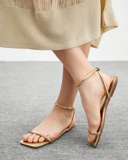 Sandalias minimalistas punta cuadrada de Cuccoo en Sandalias para argentina