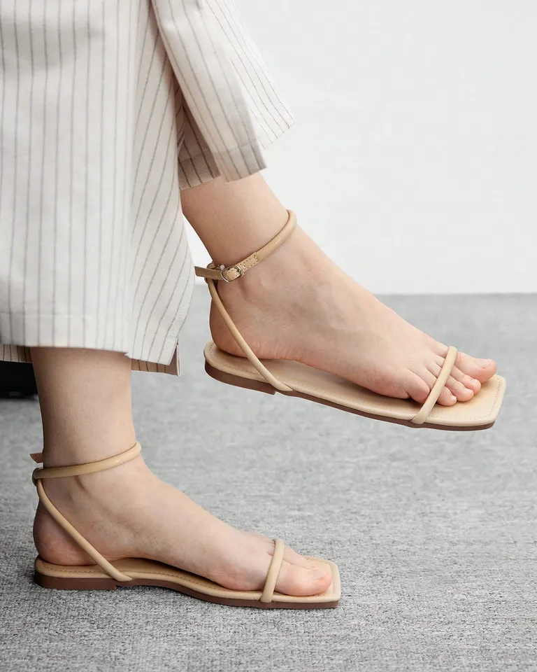 Sandalias minimalistas punta cuadrada de Cuccoo en Sandalias para argentina