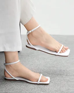 Sandalias minimalistas punta cuadrada de Cuccoo en Sandalias para argentina