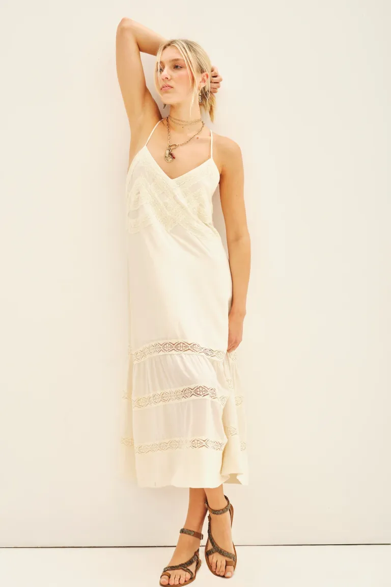 Vestido largo de breteles finos con volado y detalles de puntillas de Rapsodia en Vestidos para argentina