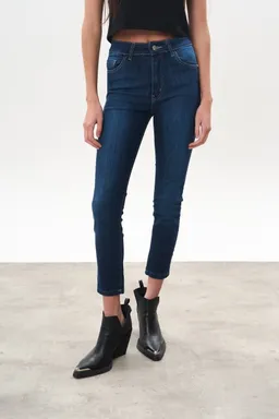 Jean denim chupín dustin de Magda en Pantalones para argentina