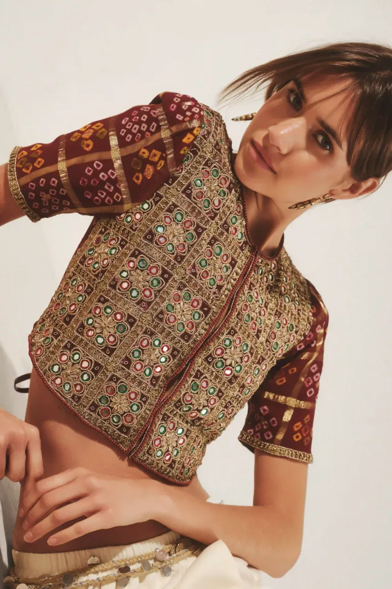 Kimono corto estampado con bordados florales y detalles étnicos de Rapsodia en Kimonos para argentina