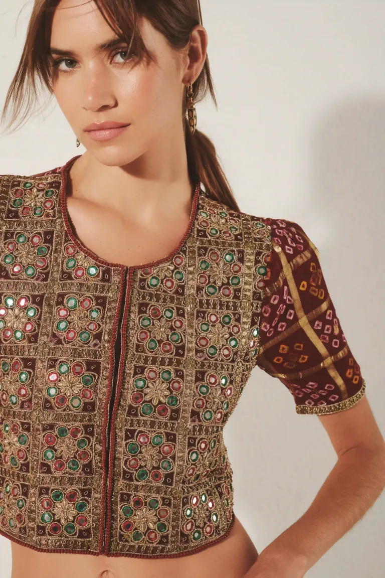 Kimono corto estampado con bordados florales y detalles étnicos de Rapsodia en Kimonos para argentina