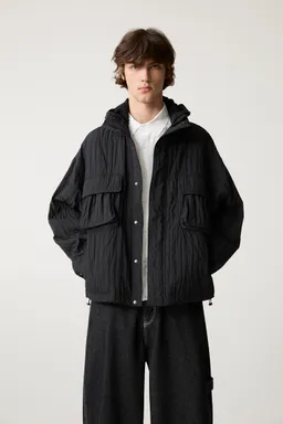 Piloto arrugado con capucha de Pull&Bear en Abrigos y Camperas para argentina