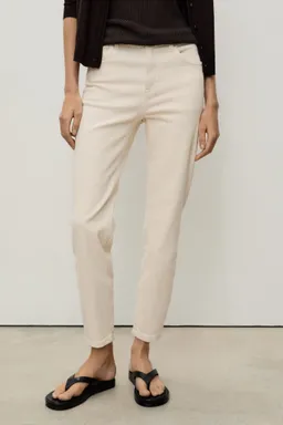 Jean newmom confort tiro alto de Mango en Pantalones para argentina
